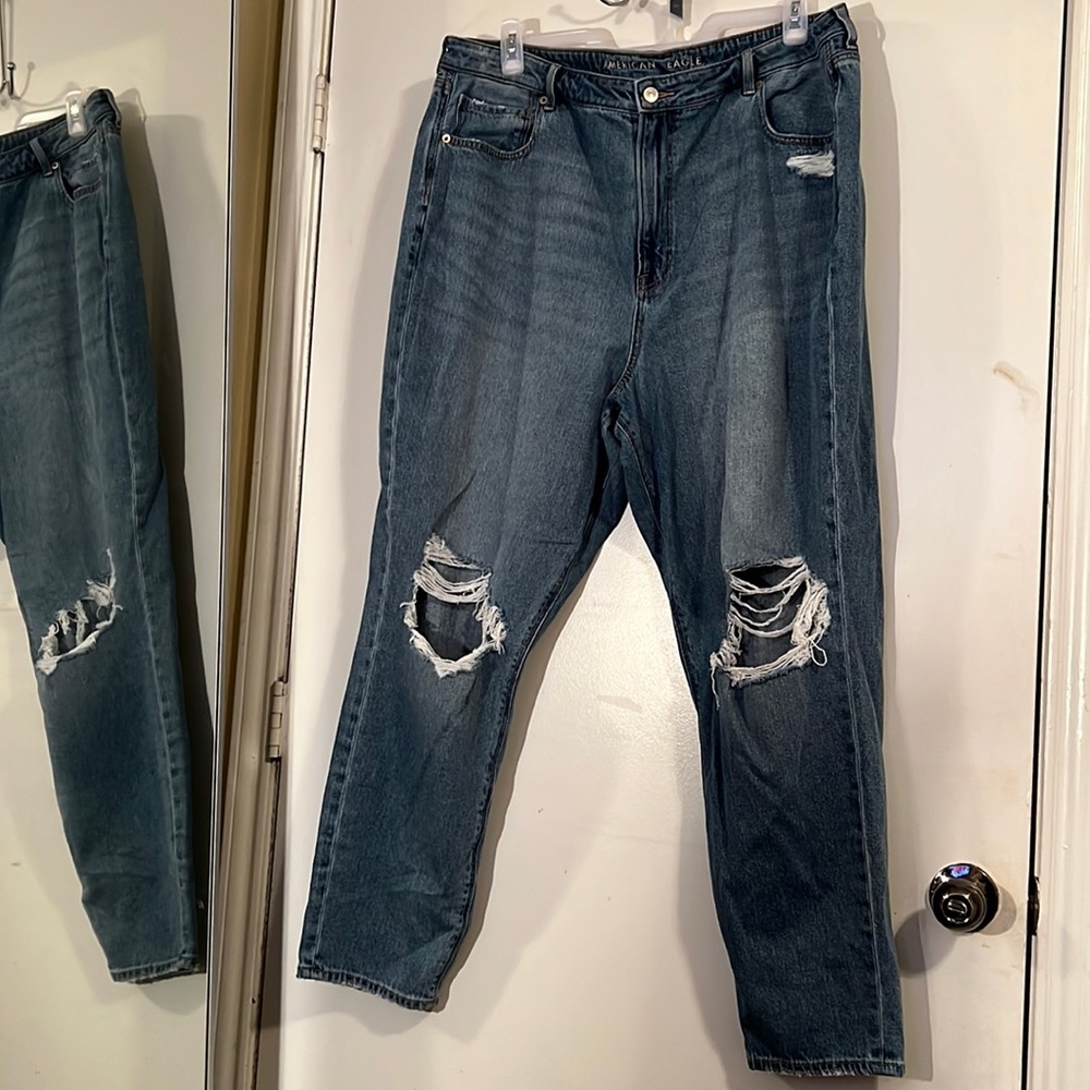 American Eagle Outfitters curve mom jean